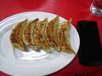 「焼き餃子（５個）３１０円＋タンメン」@天守閣の写真