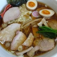 「焼豚ワンタン麺味玉入り 大盛り」@とら食堂 松戸分店の写真