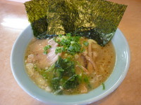「家系しょうゆラーメン（600円）」@横浜ラーメン 春木家の写真