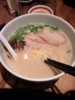 「白丸元味750円＋替え玉サービス券＋餃子サービス券」@博多一風堂 上野広小路店の写真