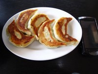 「餃子（５個）４００円＋タンメン」@晃山の写真