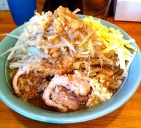 「えぼし麺大盛ニンニクあぶらタレ+チーズ」@えぼし麺 菜良の写真