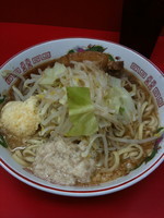 「ラーメン （ニンニクマシマシ、油ちょいマシ） ¥680」@赤ひげラーメンの写真