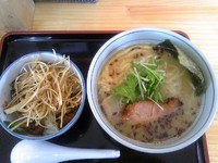 「鶏白湯らーめん+ネギちゃーしゅー丼^^」@麺屋 奏楽の写真