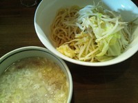 「岩塩ザルラーメン780円（麺少なめ）＋ビール2本」@ラーメンアキラの写真