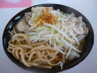 「どんでん（680円）ニンニク、アブラ」@麺堂 どんでんの写真