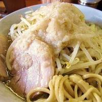「らーめん（麺少なめ）ニンニクあぶら　600円」@らーめん松信の写真