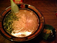 「天然豚骨ラーメン＋にんにく（８90円）」@一蘭 渋谷店の写真