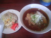 「ラーメンセット（ラーメン+半チャーハン） 900円」@中華料理 ひよどりの写真