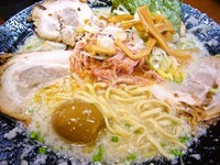 「ダブル［チャーシュー・ホルモン］（1150円）」@屋台ラーメンとんこつ貴生 稔台店の写真
