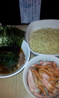 「醤油　つけめん　ﾁｬｰｼｭｰご飯」@菜の写真
