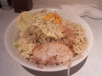 「チーズまぜそば(塩・ヤサイ、ニンニク)￥800」@麺処 MAZERU 代々木店の写真