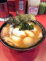 「ちゃーしゅーめん中盛り＋味玉」@家系総本山 ラーメン吉村家の写真
