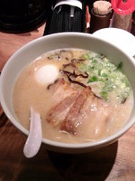 「白丸元味750円＋たまご無料券＋替え玉無料券＋餃子無料券」@博多一風堂 上野広小路店の写真