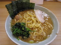 「醤油ラーメン(大盛り)」@横浜ラーメン 壱六家 桶川坂田店の写真