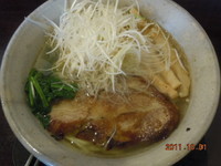 「純塩らぁ麺＋ネギ多め　800円」@麺らいけんの写真