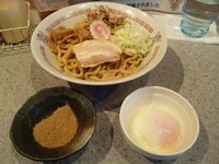 「汁なし＋温玉＋魚粉」@麺や 武蒼の写真