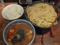 「辛つけめん(大)750円＋ライス100円」@つけ麺専門店 三田製麺所 新橋店の写真