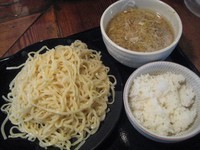 「肉つけ麺(大盛サービス)＋サービスライス  680円」@北海道らーめん 初代 宮前平の写真