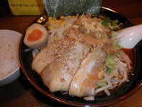 「特製味噌らぁ麺（950円）全まし・ランチサービスライス」@ゴリラーメンの写真