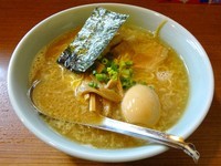 「正油らーめん（650円）＋玉子（100円）」@まことやの写真