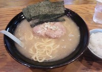 「とんしおラーメン(大盛り)￥700＋半ライス￥100」@元気屋の写真
