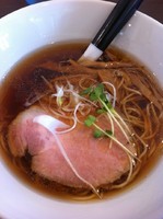 「醤油らーめん￥６８０」@自家製麺ばくばくの写真