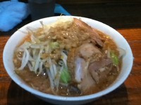 「ラーメン(麺少な目、にんにく)」@ラーメン荘 その先にあるものの写真