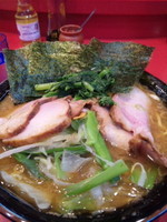 「中盛チャーシュー麺＋野菜畑 ９７０円」@家系総本山 ラーメン吉村家の写真