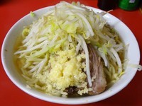 「小ラーメン（650円）ニンニク」@ラーメン二郎 千住大橋駅前店の写真