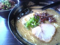 「ランチセット(やんつきらーめん＋角煮丼)」@やんつき亭の写真