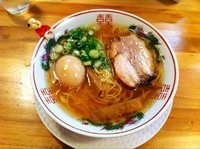 「金醤油らーめん（細麺）＋煮玉子」@金久右衛門 梅田店の写真