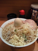 「大ラーメン　きまぐれ卵」@ラーメン二郎 八王子野猿街道店2の写真