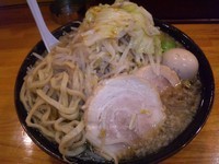 「ラーメン（醤油）・野菜ニンニクちょい増し・肉玉トッピング」@麺 たなかの写真