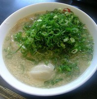 「ラーメン(麺かため)＋ねぎ多め＋味付玉子」@京都銀閣寺 ますたにラーメン 日本橋本店の写真