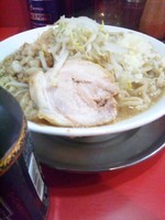 「ラーメン・中（ニンニク、アブラ、課調）」@ジャンクガレッジ 東大宮店の写真