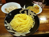 「もち豚そば（大盛）+トッピング　もち豚」@越後つけ麺 維新 武蔵小杉店の写真