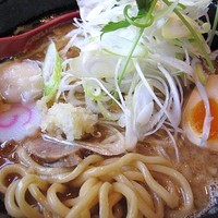 「魚介豚骨醤油（濃厚）　680円」@新小岩製麺所 落としぶたの写真