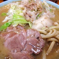 「ブタ入り（麺少なめ）ニンニクあぶら　800円」@ラーメン二郎 新橋店の写真