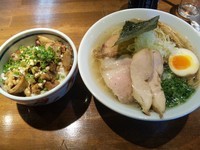 「支那そば名古屋コーチン （塩）＋まかない飯」@喜元門 つくば研究学園店の写真