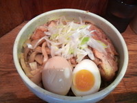 「スパイシー汁なし\700（限定）＋チャーシュー１枚＋玉子」@らーめん 破顔の写真