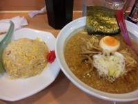 「らーめん＋半チャーハン」@屋台らーめん 山崎店の写真