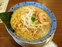 「醤油らーめん特盛り」@麺屋しゃがら 大形店の写真