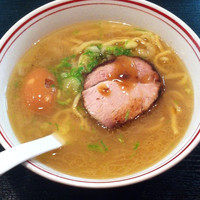 「鶏パイタン＋味付玉子」@たけちゃんにぼしらーめん 府中店の写真