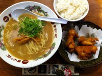 「唐揚げ定食（こってり中華そば＋唐揚げ＋白飯）」@天下一品 五反田店の写真
