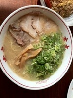 「濃厚とんこつ醤油」@ラーメン本丸 小牧店の写真