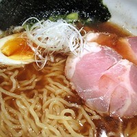 「燻製醤油ラーメン+炙り角煮丼(小)セット750円」@麺屋 杏爪の写真