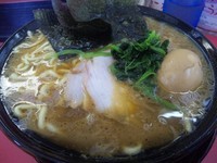 「中盛りらーめん＆味玉」@はじめ家の写真