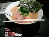 「らーめん中盛(400円)オープニング価格」@横浜家系えびす家の写真