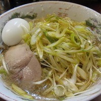 「ラーメン+ネギネギ+茹で卵　700円+150円+サービス」@関越ラーメン 仙龍の写真